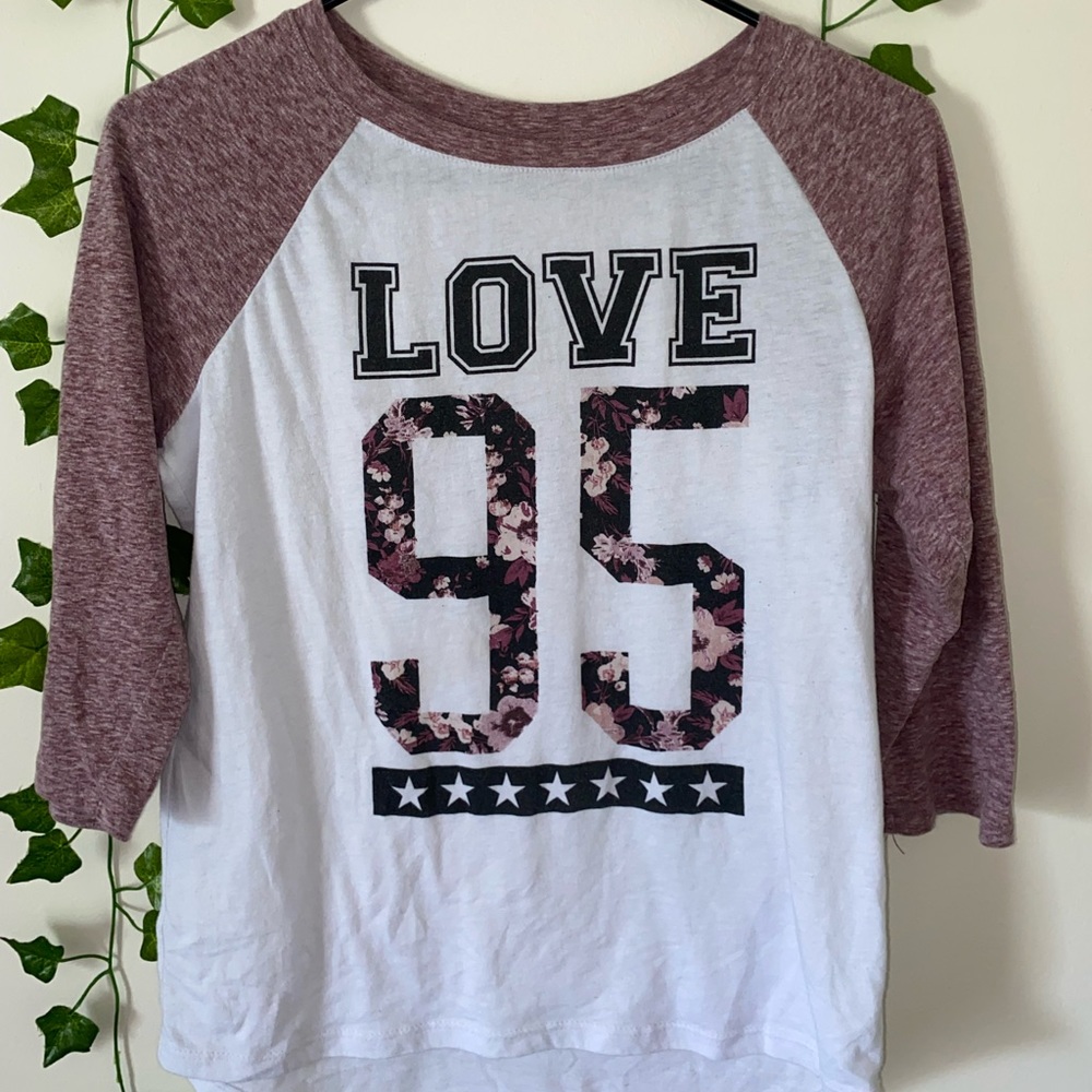 Mid sleeve shirt.